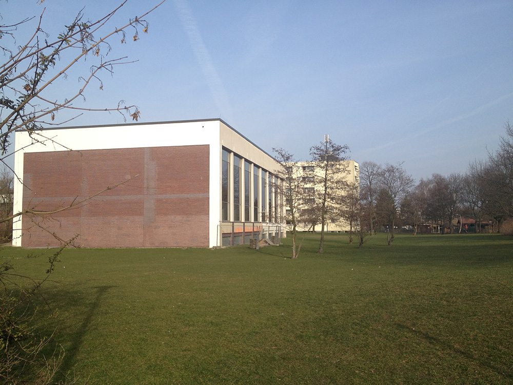 Neue Mitte in Alt-Tempelhof - Senat plant Götzstraßenquartier. Das Schwimmbad ist sanierungsbedürftig